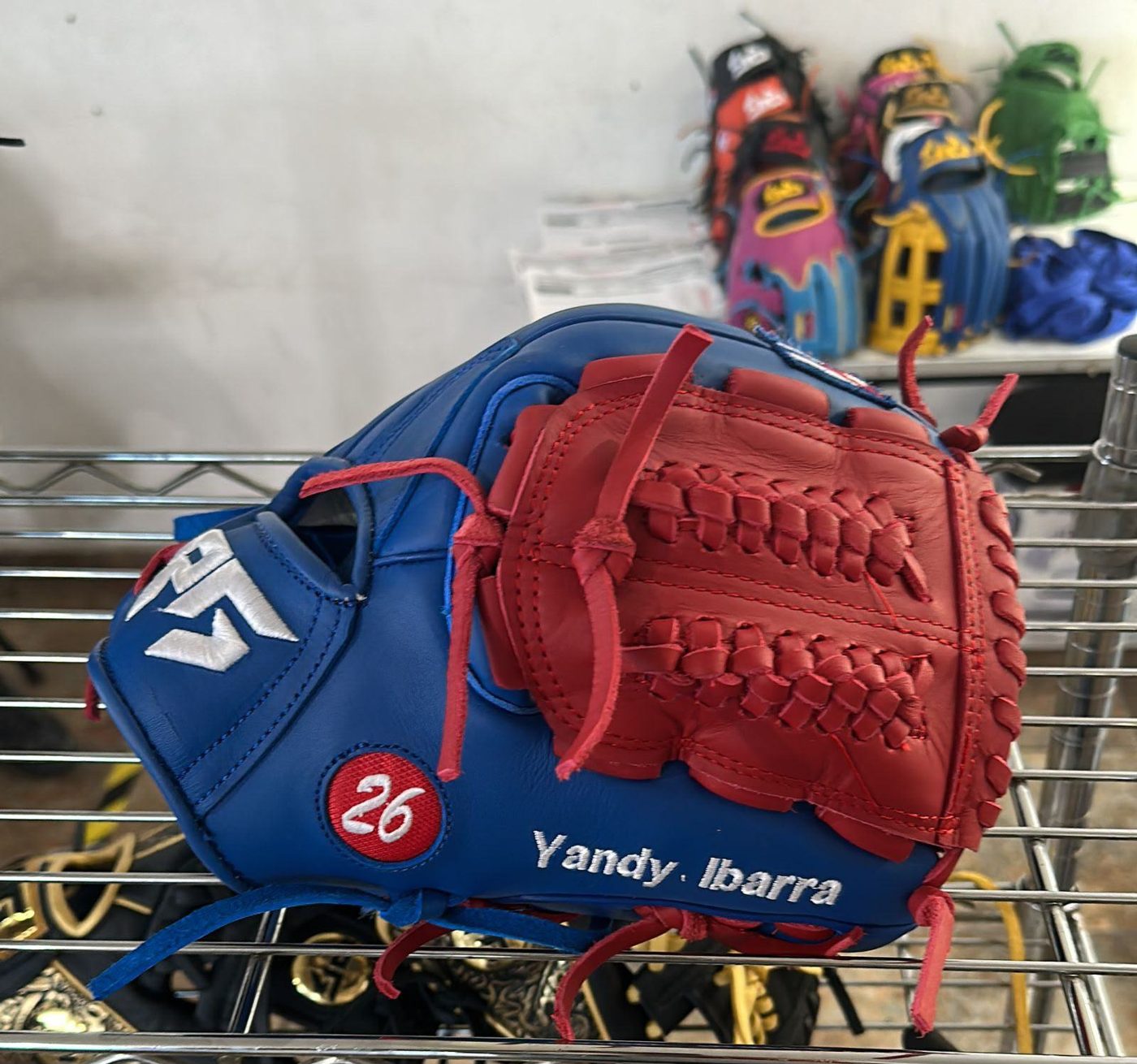 Guante de béisbol personalizado con detalles bordados