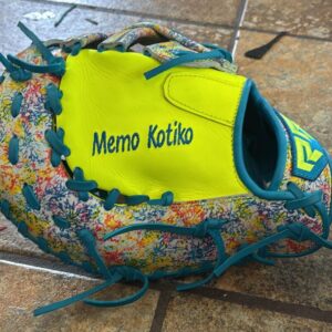 Guante con estampado especial