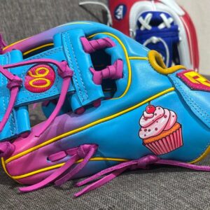 Guante multicolor con arte personalizado