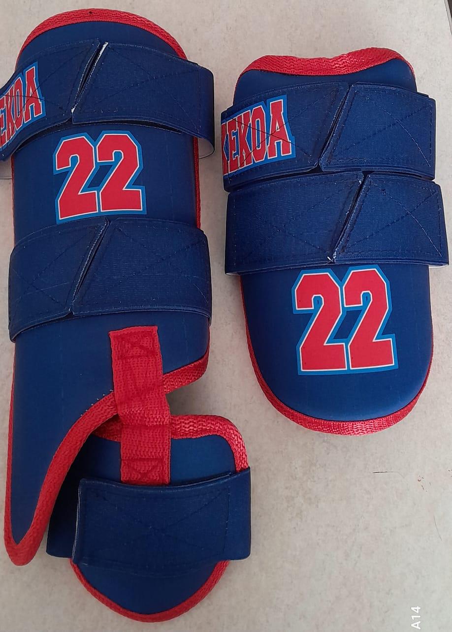 Protectores de béisbol personalizados en rojo, blanco y azul